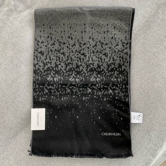 Calvin Klein Super-soft Scarf - Picture 2 of 4